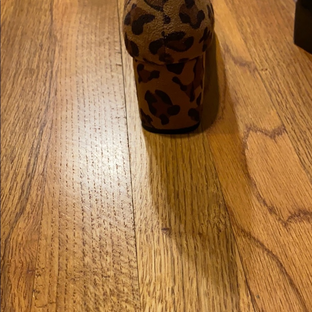 Leopard Print Pumps - Picture 3 of 6